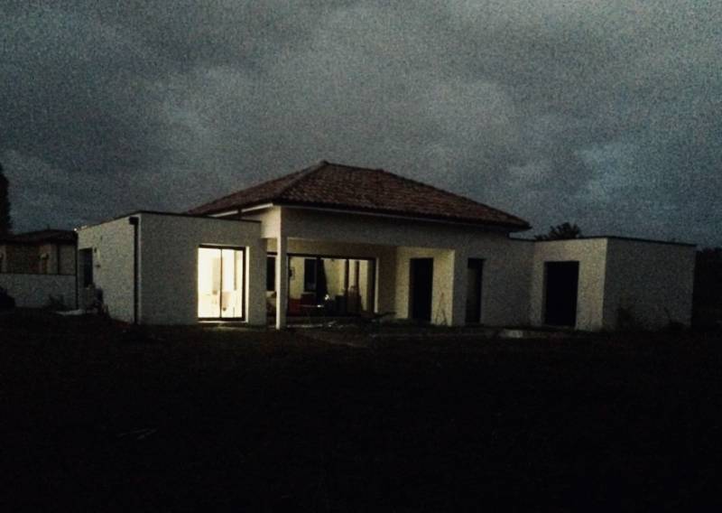 Construction d'une maison neuve à Ambares